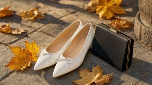 À 47 ans, Katie Holmes adopte la ballerine blanche à bout pointu, la chaussure qui domine l'automne 2026