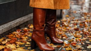 Bottes hautes à talons blocs : les 3 tenues d'automne qui remplacent baskets et mocassins sans sacrifier le confort