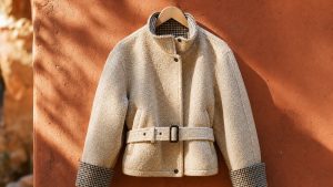 Ce blouson court à ceinture intégrée vendu 40 euros chez Kiabi remplace le blazer oversize cet automne