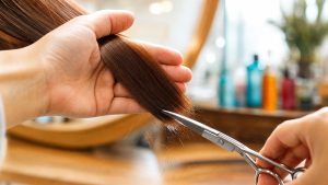 Changer de coupe sans perdre un centimètre : pourquoi cette demande agace les coiffeurs et complique 30 minutes de rendez-vous