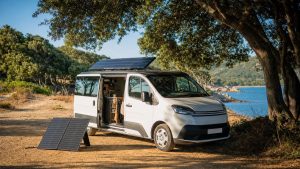 Il vend son appartement déjà payé pour vivre dans une camionnette solaire et dépense 300 euros par mois