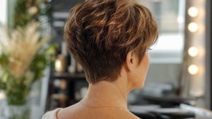 La coupe bixie, entre pixie et bob, s'impose à l'automne-hiver 2026-2027 selon le coiffeur Rémi Billaud