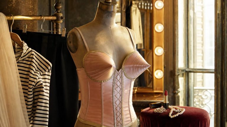 Mort de Catherine Ringer à 68 ans : trois leçons de style excentrique héritées du bustier conique Jean Paul Gaultier de 1984