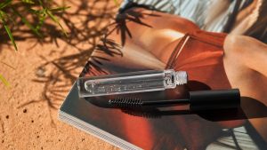 Pour 1,90 € de plus que le magazine, le gel à sourcils Anastasia Beverly Hills arrive en kiosque en octobre