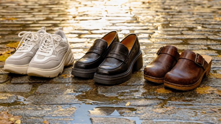 Talon de 2 à 4 cm, bout arrondi, semelle antidérapante : les 3 chaussures qu'une podologue conseille sous la pluie