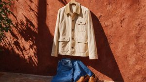 Vendue 30 euros chez Kiabi, cette veste utilitaire en coton et velours remplace le trench dans les vestiaires de l'automne