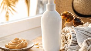 À 5,69 euros, ce lait corps Mixa noté 4,6 sur 5 promet un hâle doré sans trace en deux jours