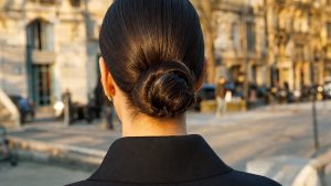 À 58 ans, Céline Dion porte le même chignon bas chaque soir à Paris pendant ses 26 dates de résidence