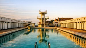À Bruay-la-Buissière, une piscine Art déco de 90 ans à l'eau chauffée à 29 °C devient le monument préféré des Français 2026