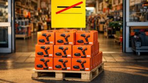 Il achète une perceuse affichée moins 40 % dans une grande enseigne de bricolage : un mois plus tôt, elle coûtait exactement le même prix