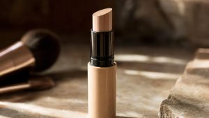 Le stick teint Lancôme de Sylvie Tellier, 48 ans : l'astuce maquillage qui tient 24 heures selon l'ancienne reine de beauté