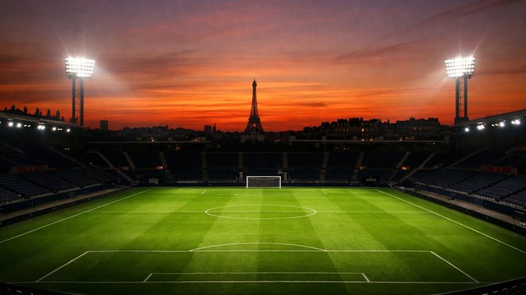PSG-Lyon décalé au lundi 20h30 : à Paris, le choc de la 8e journée tombera en même temps que le Ballon d'or