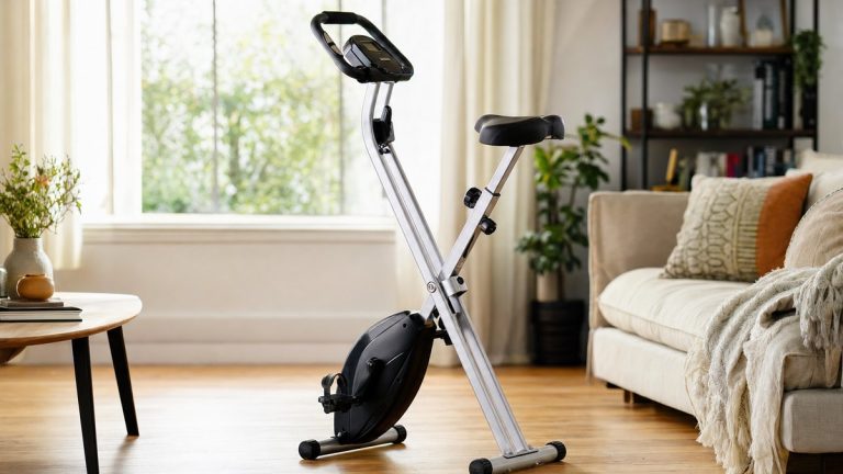 Vélo d'appartement pliable à 129,99 euros sur Amazon : 8 niveaux de résistance et rangement sous le lit à la maison